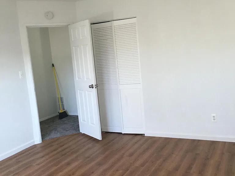 8341 Woodward St — Photo 11