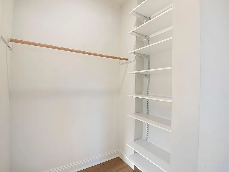 8th Street Studios Near Downtown Los Angeles Move-In Special — Photo 47