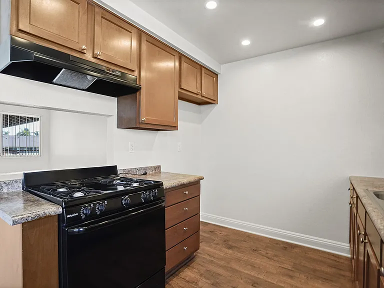 Stonehedge Apartments — Photo 29
