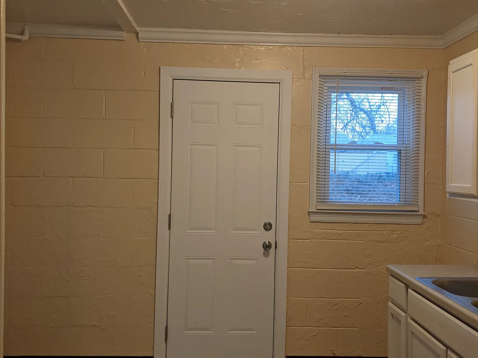 2 bed, 600 sqft, $880 — Photo 3