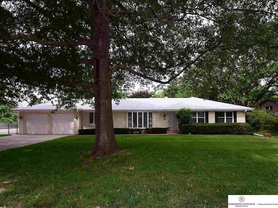 1st image of 2424 Royal Wood Dr