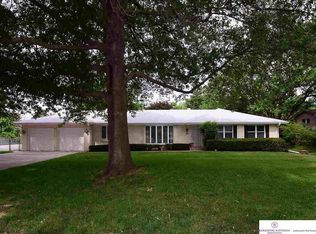 2424 Royal Wood Dr, Omaha, NE 68144