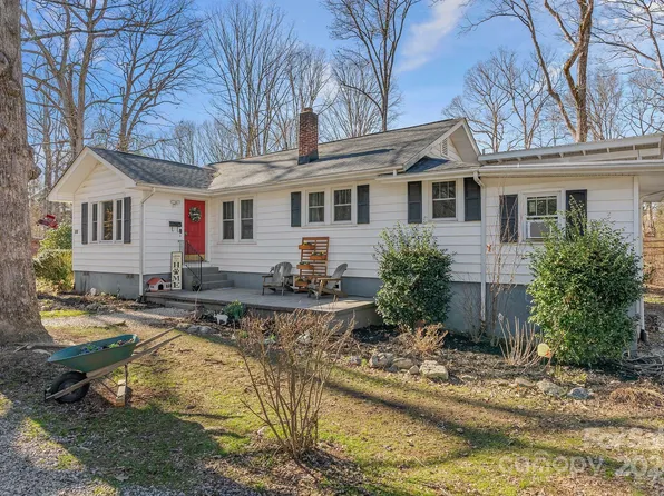 810 Maybank Dr, Hendersonville, NC 28739