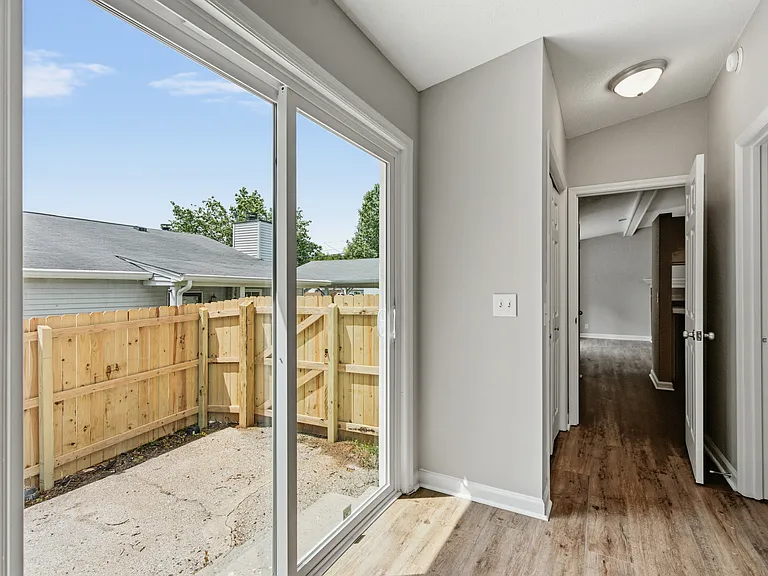 944 Patio Dr — Photo 8