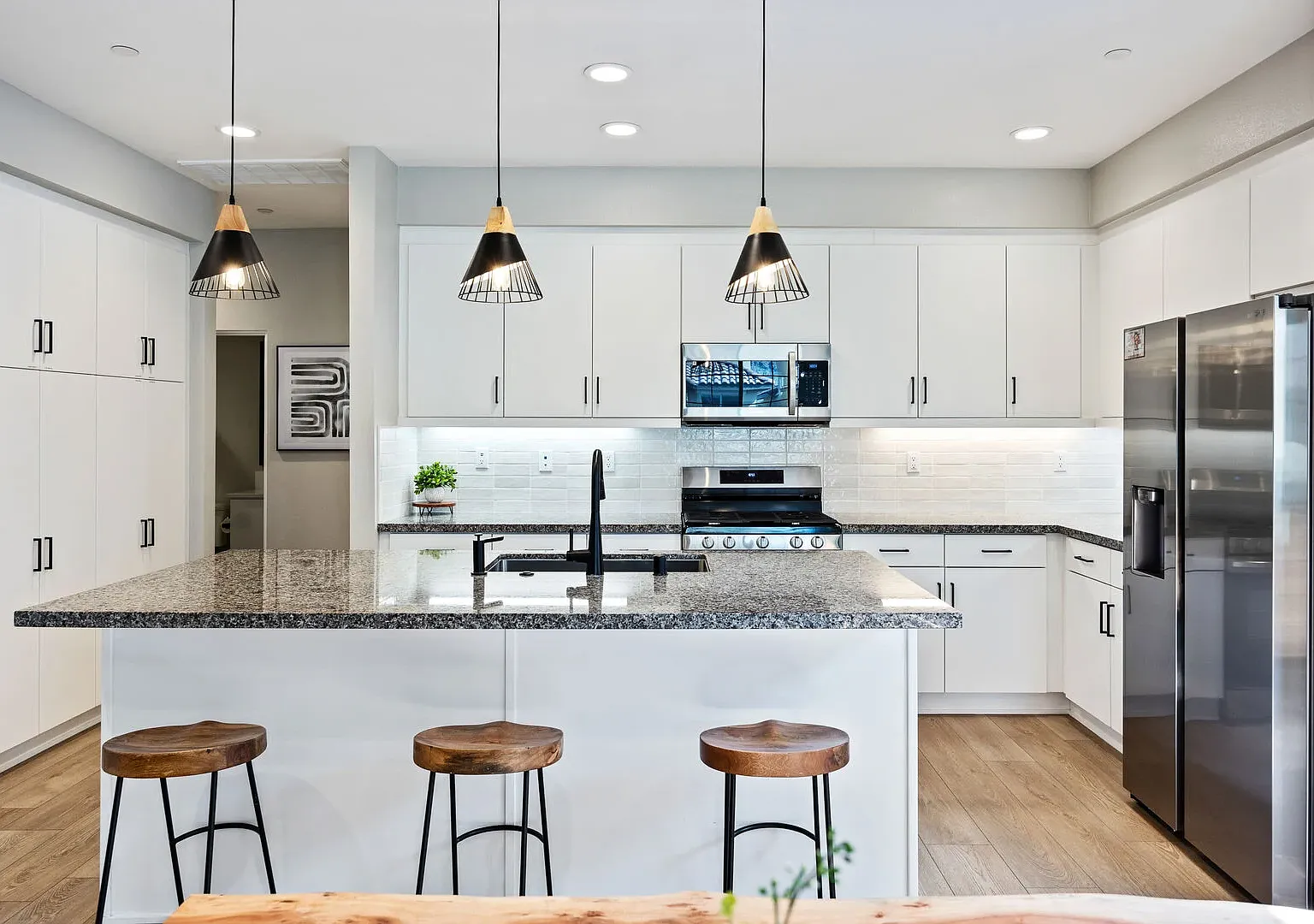 2 bed, 1562 sqft, $7,000 — Photo 2