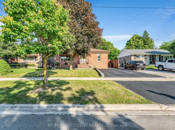 163 Prince Charles Dr, Halton Hills, ON L7G 3W1