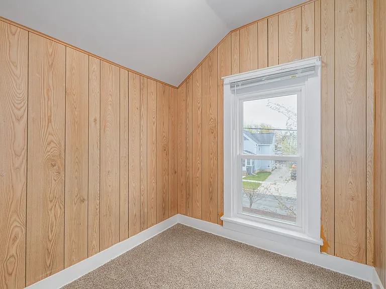 476 Linden St — Photo 14