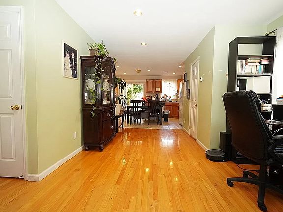 2nd image of 47 Winfield Ave