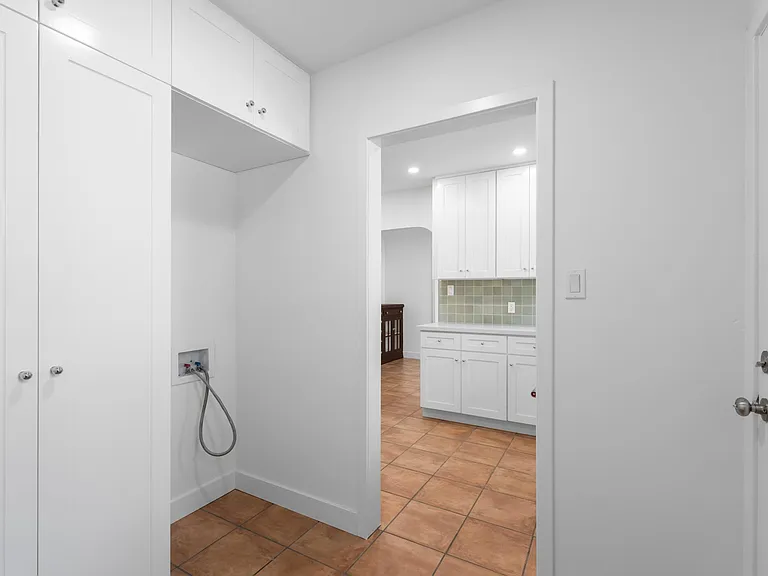 1020 Carol Dr — Photo 17