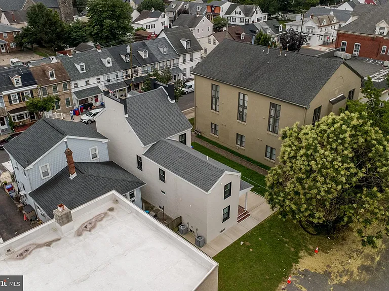 327 Wood St — Photo 86