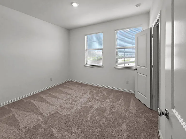 1100 Flameleaf Dr — Photo 13