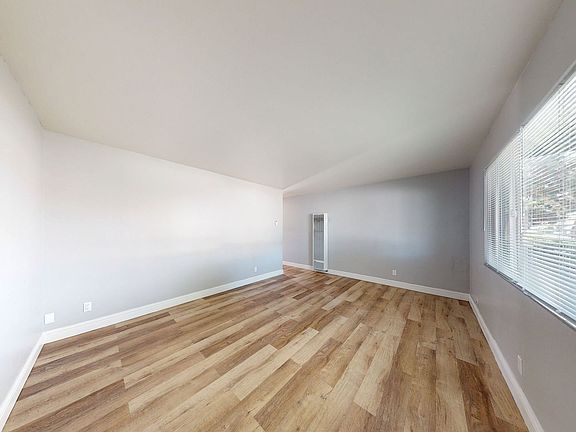 5th image of 2531 Grove Way APT 1