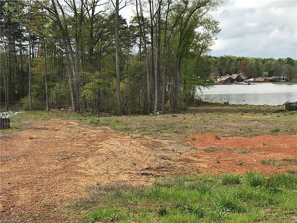 2nd image of 231 Rolling Rd #5