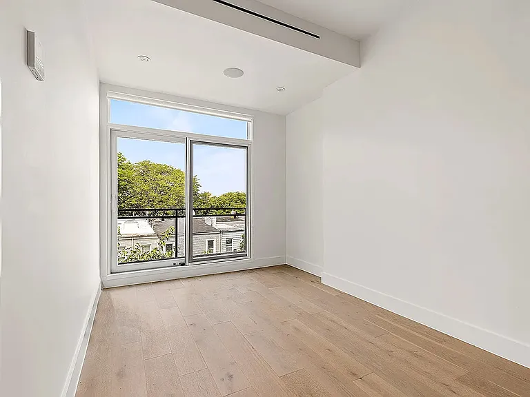 1129 Halsey St #4R — Photo 4