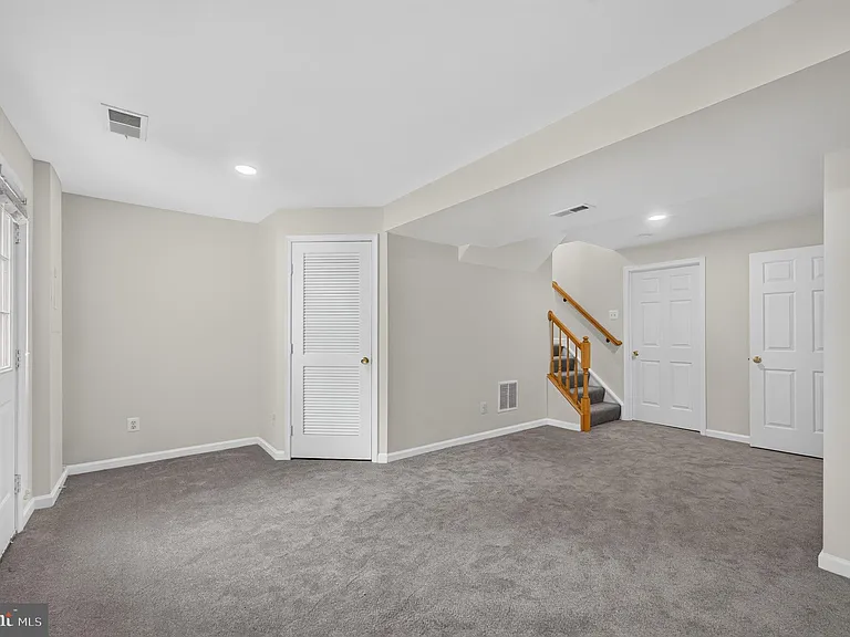 15044 Gaffney Cir — Photo 34