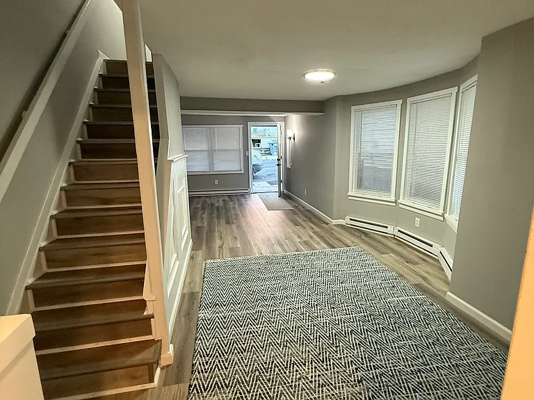 1324 W Norwegian St — Photo 2
