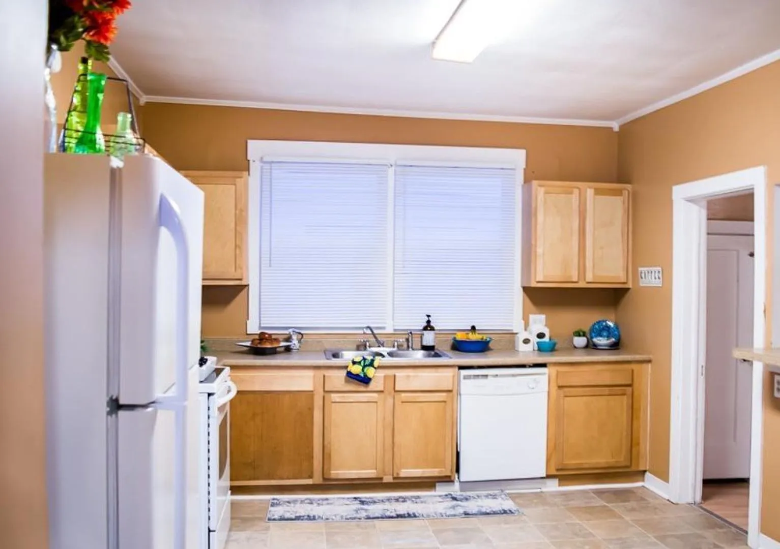 5 bedroom, 2 bath house - Available for the 2026/2027 lease term! — Photo 1