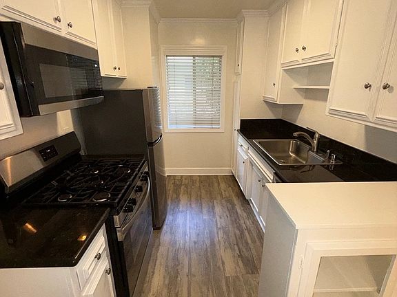 4th image of 1631 Barry Ave APT 4