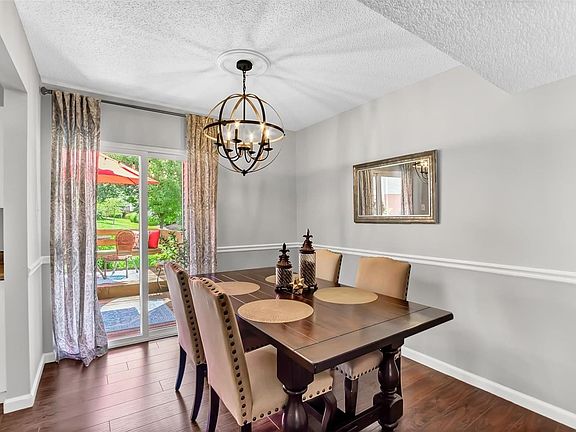 4th image of 1402 Peacock Ln
