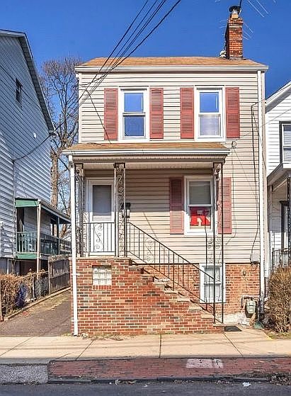 2nd image of 61 Bartlett St