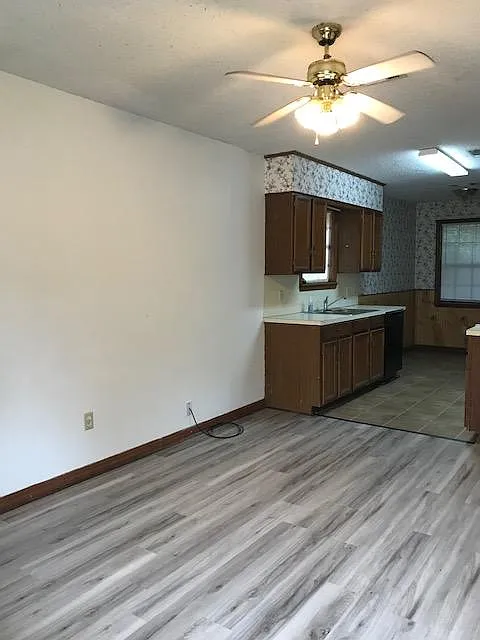 2 bed, 800 sqft, $800 — Photo 4