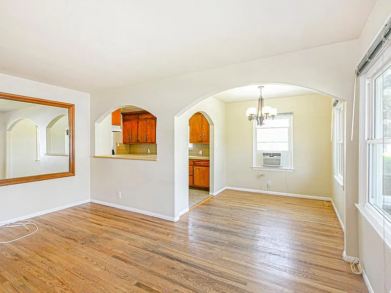 10929 Whitegate Ave — Photo 16