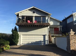 880 Lincoln St, Moss Beach, CA 94038