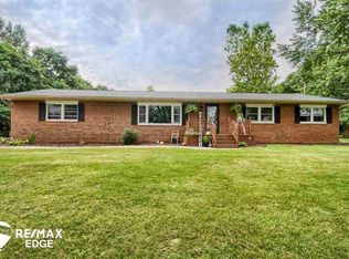 821 Academy Rd, Holly, MI 48442