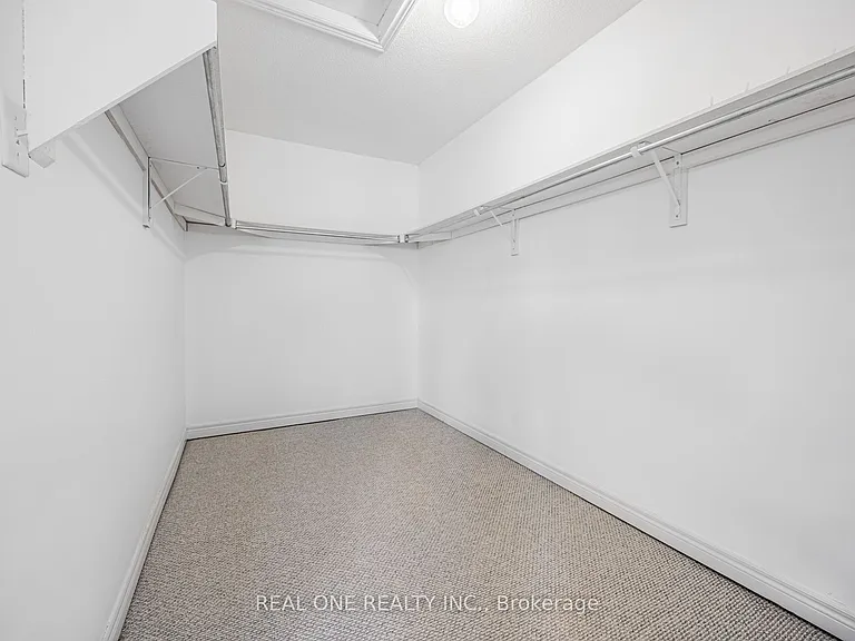 51 Hanson Cres — Photo 27