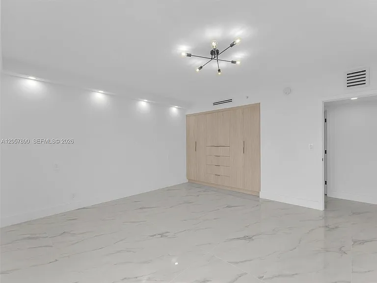 19707 Turnberry Way #21D — Photo 7