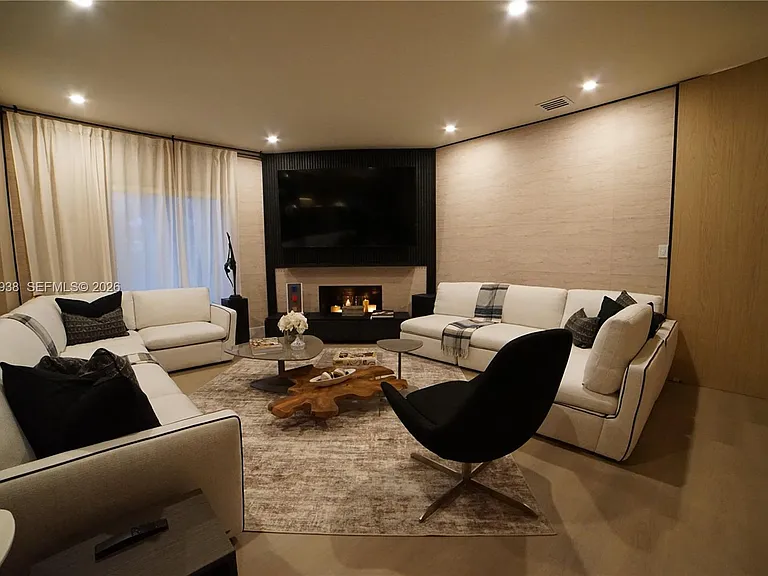 7700 Coquina Dr — Photo 5