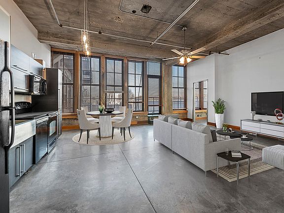 2nd image of 2615 Washington Blvd #208