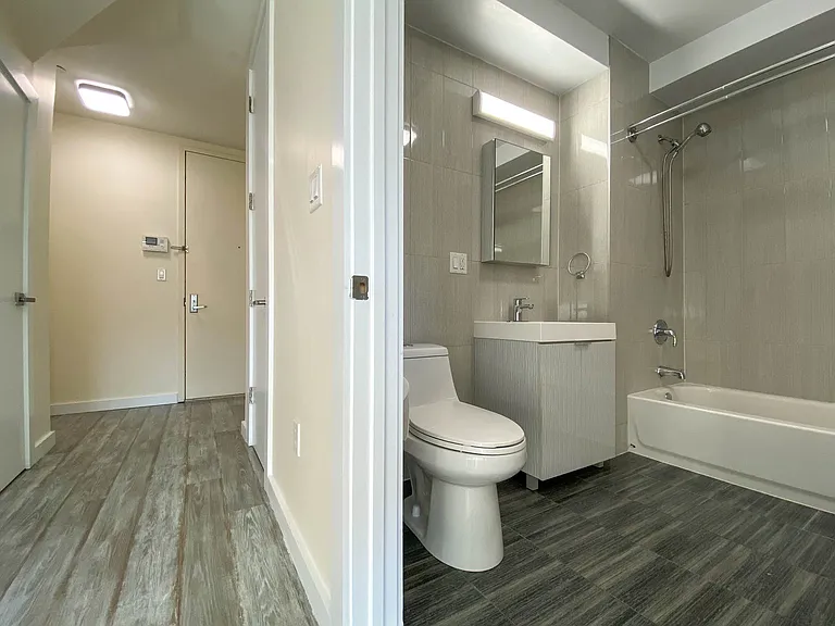571 E 19th St #Penthouse 2 — Photo 9