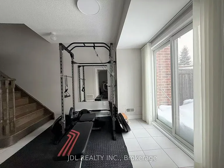 1374 Granrock Cres — Photo 14