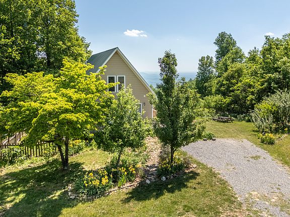 5th image of 10 Doe Valley Dr