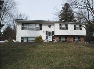 73 Laura Dr, Airmont, NY 10952