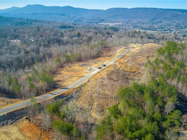 125 Cascade Dr, Rossville, GA 30741