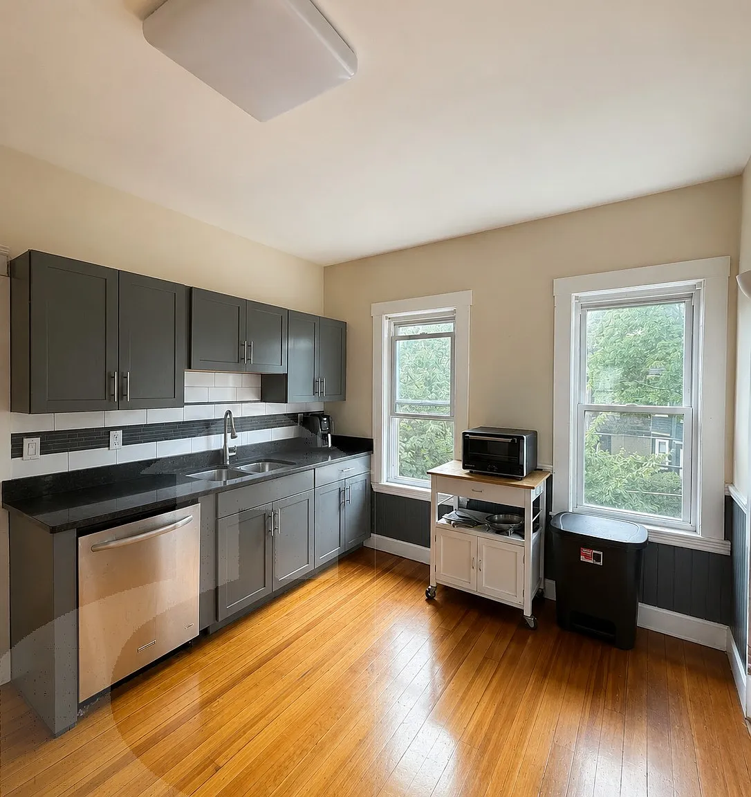 4 bed, $3,900 — Photo 2
