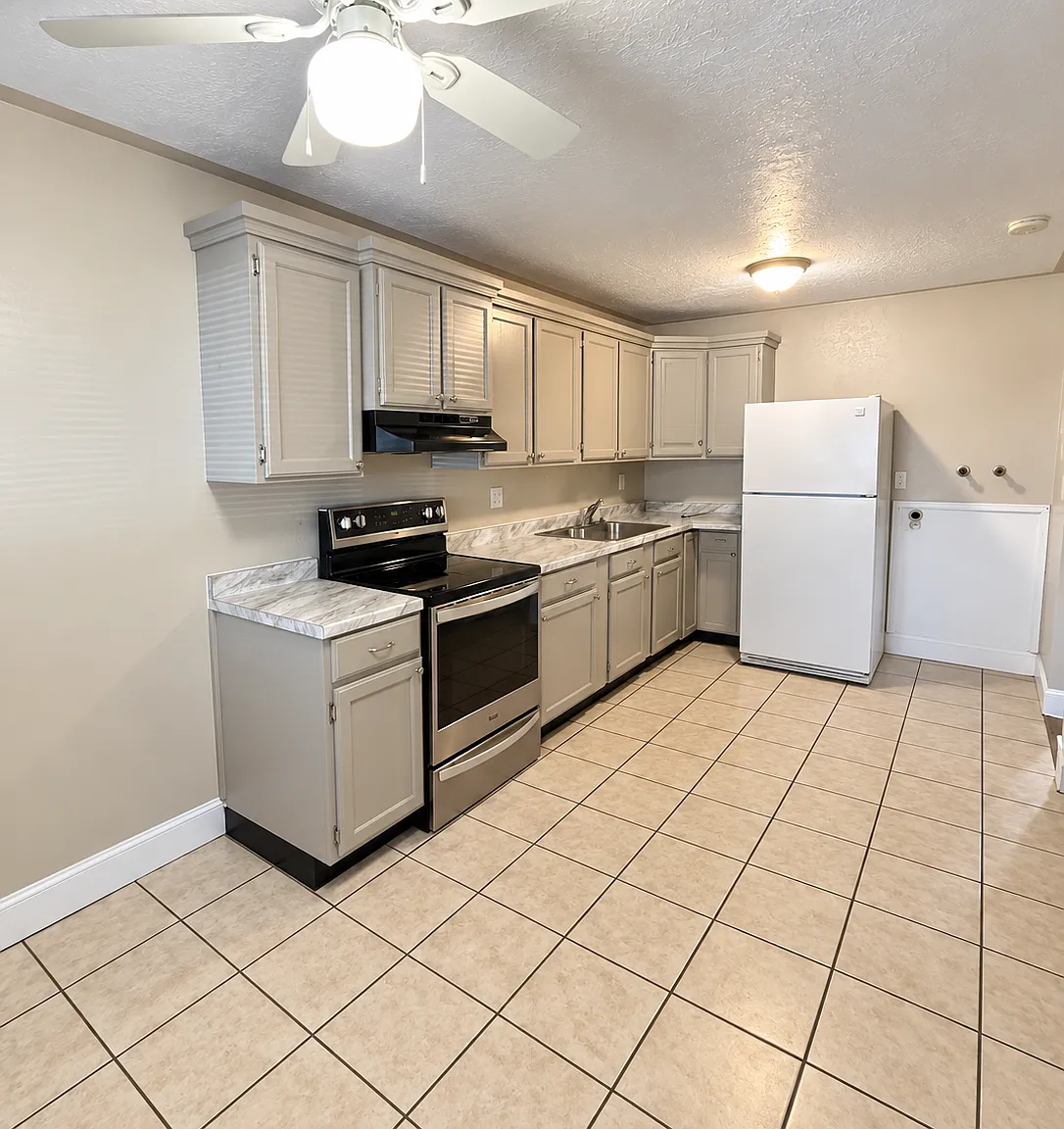 1601 W Ivy Cir — Photo 4