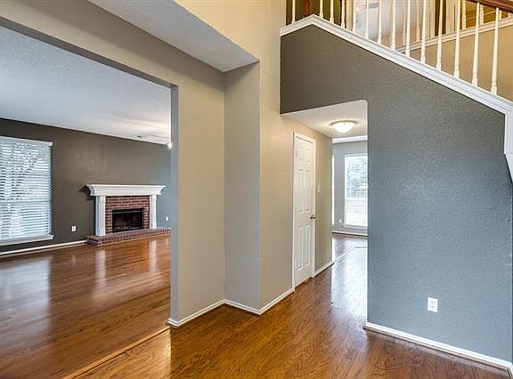 4th image of 10911 Castle Dr