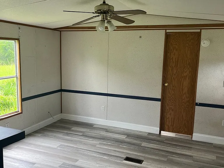 173 Leslie Rd — Photo 6