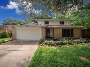 105 Leafwood Cir, League City, TX 77573