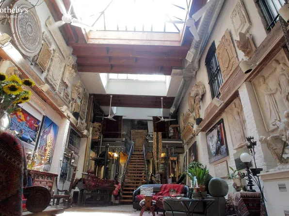 218 East 25th Street image 2 of 19