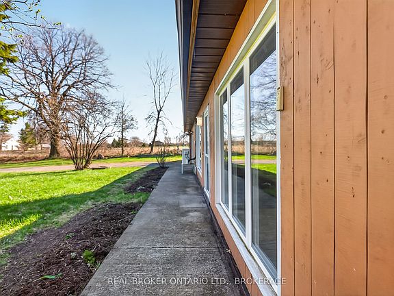 5th image of 2268 McIntyre Rd