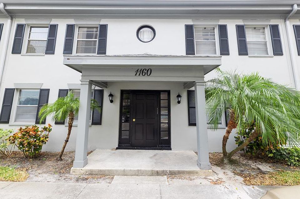 Front entrance and 1A is on the left ground floor