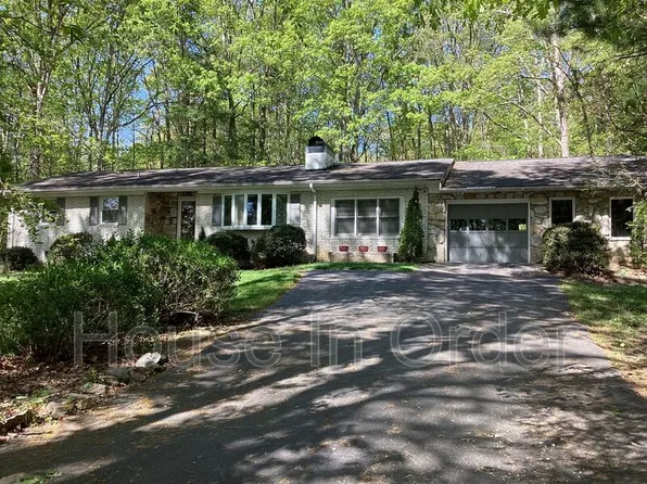 24 Glen Cove Rd, Arden, NC 28704