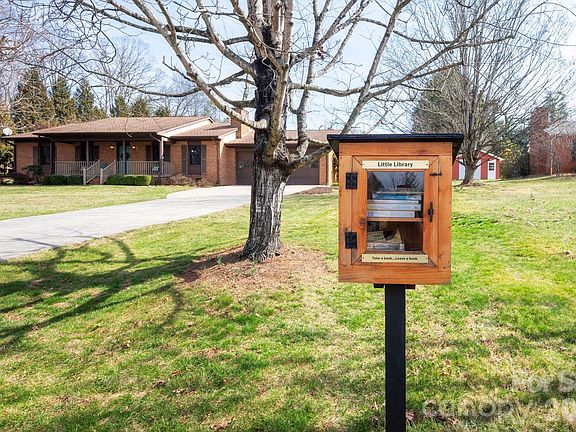 4th image of 15 Pinedale Rd