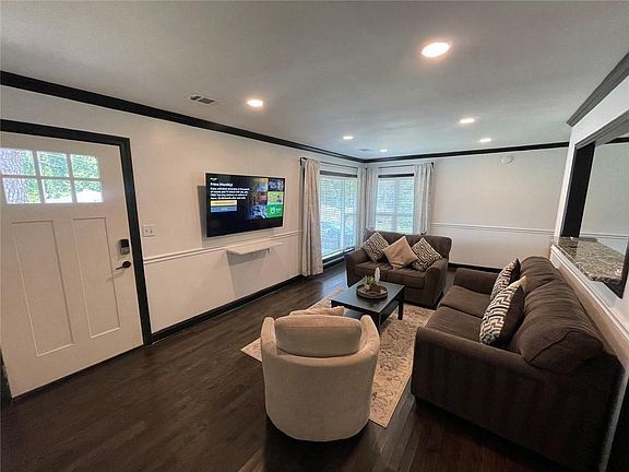 2nd image of 2597 Glenvalley Dr