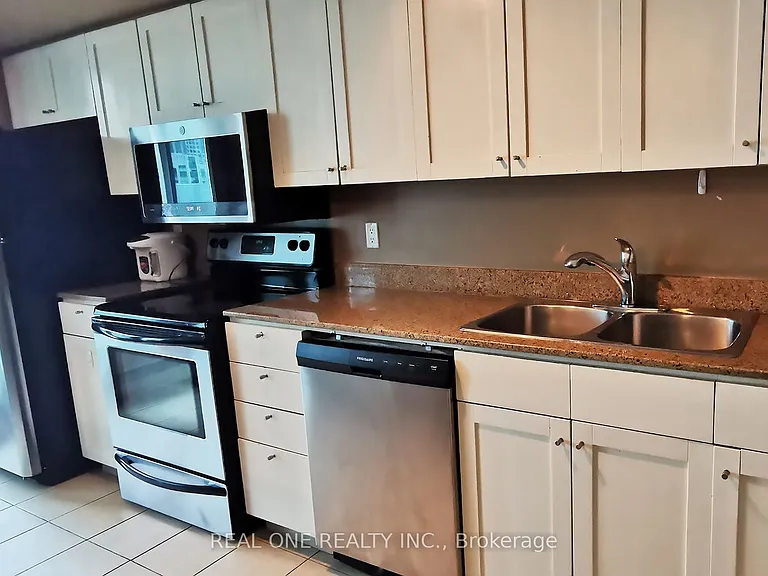 81 Navy Wharf Ct #810 — Photo 20