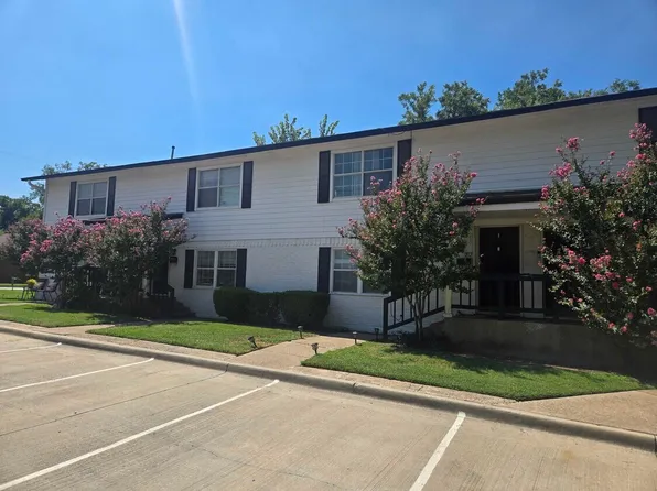 210 Austin St, Grapevine, TX 76051